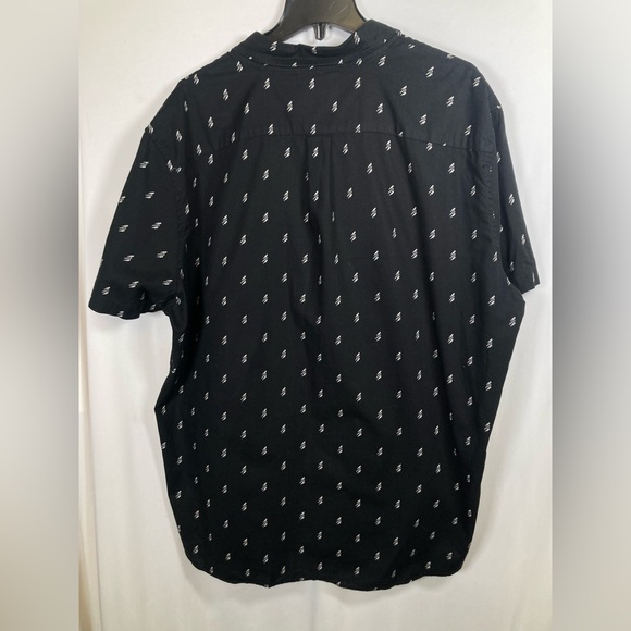 2/$15 American Eagle Seriously Soft Short Sleeve Button Down in Black/White - Picture 13 of 13